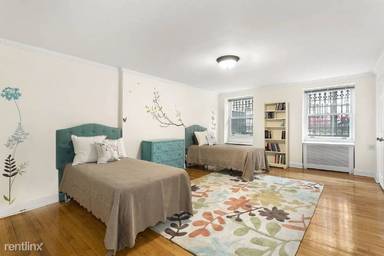 Main picture of 440 W 22nd St