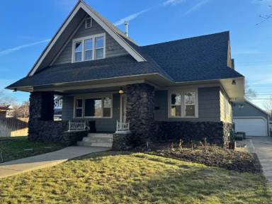 Main picture of 615 W Waverly Pl