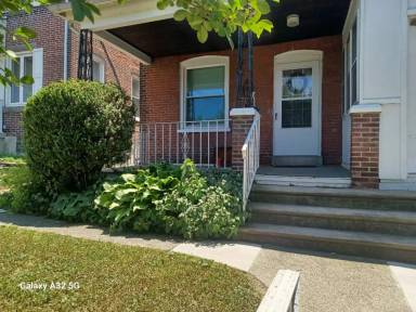 Main picture of 1245 E 13th St
