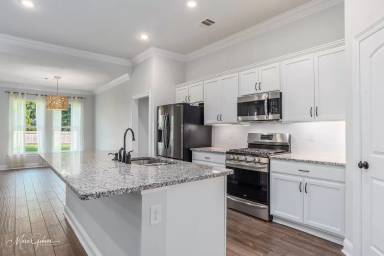 Main picture of 402 Mangrove Ln