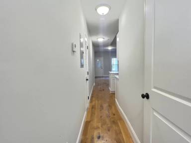 Main picture of 255 Paris St