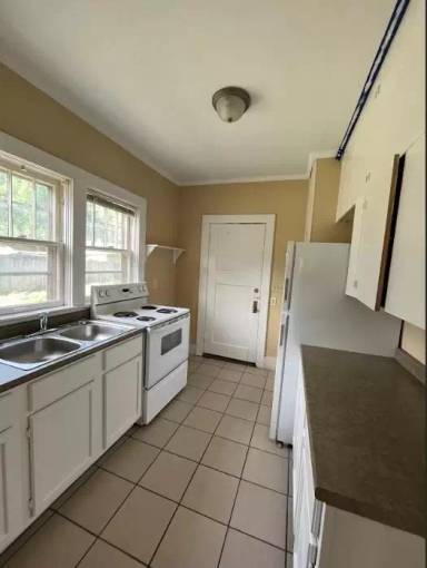 Main picture of 1545 N Market St
