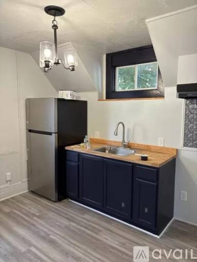 Main picture of 710 W Broad St