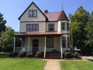 Main picture of 884 Grove St