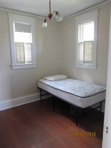 Main picture of 818 S 3rd Ave