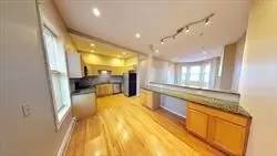 Main picture of 2995 Washington St