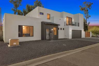 Main picture of 1923 E Monterey Way