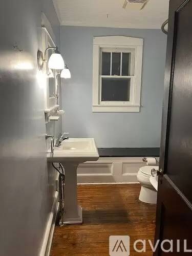 Main picture of 204 Park Ave