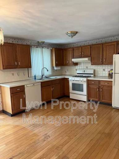 Main picture of 5 Moccasin Dr
