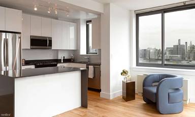 Main picture of 4720 Center Blvd Apartments