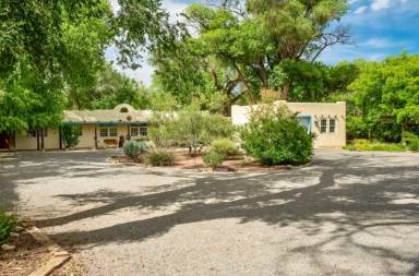 Main picture of 741 Chavez Rd NW
