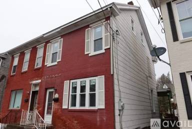 Main picture of 255 W Rowe St