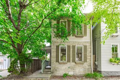 Main picture of 75 E Sycamore St