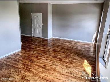 Main picture of 4752 S Michigan Ave