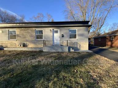 Main picture of 5 Lakewood Dr