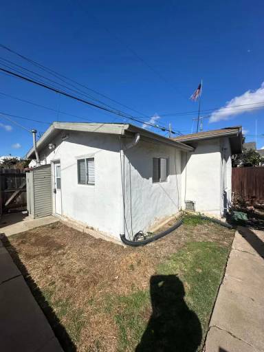 Main picture of 1370 Emerald St