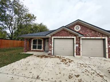 Main picture of 701 Sladecek Dr