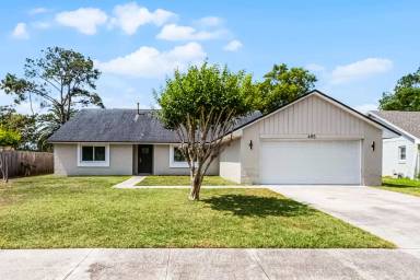 Main picture of 485 Lakeshore Dr