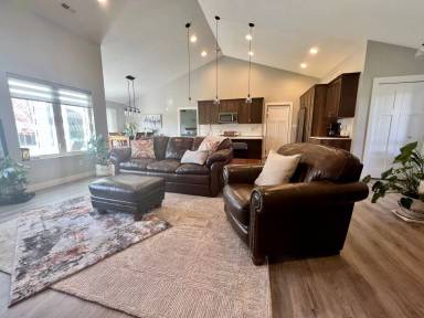 Main picture of 725 Melendy Ln