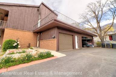 Main picture of 2734 N Edgewood Dr
