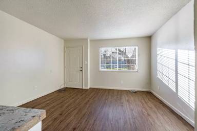 Main picture of 711 Roselawn Ave