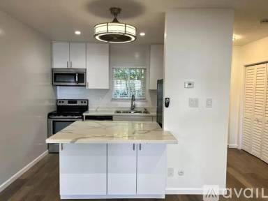 Main picture of 250 Elm St