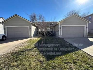 Main picture of 817 NE Independence Ct