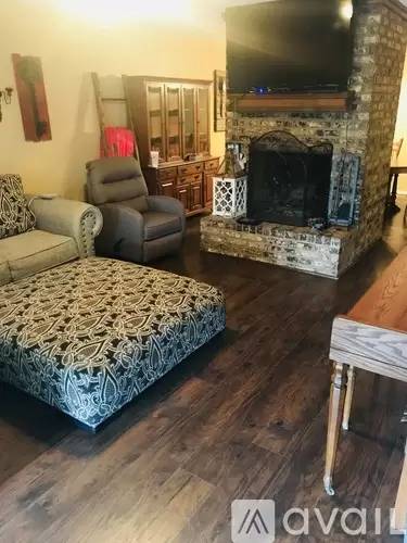 Main picture of 1101 80th St