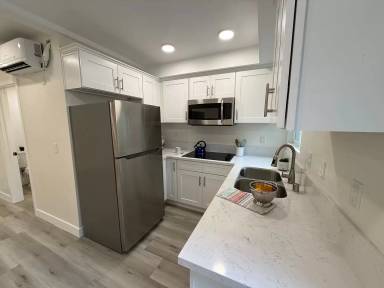 Main picture of 103 N Catalina Ave
