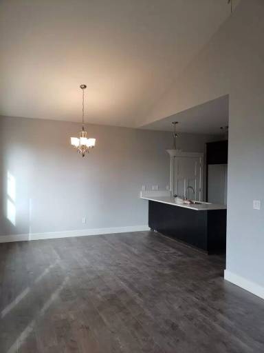 Main picture of 555 N Main St