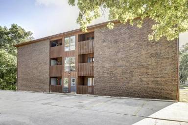 Main picture of 702-704 W Elm St