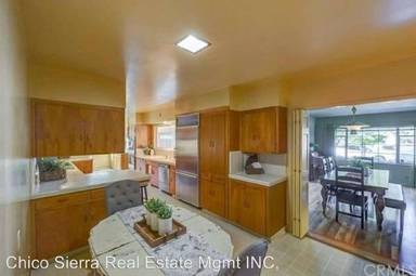 Main picture of 223 W Lincoln Ave