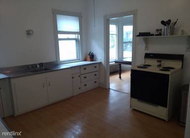 Main picture of 319 Woodford St