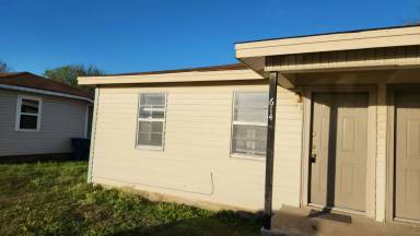 Main picture of 612 W Avenue B