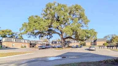 Main picture of 7201 Arlington Expy