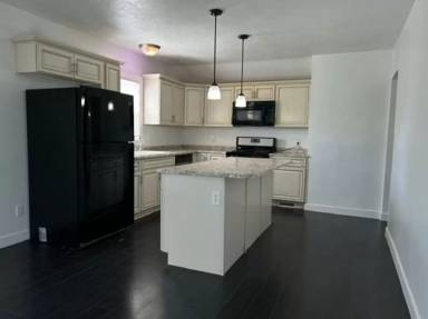 Main picture of 51 N Chicago St