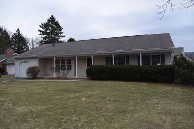 Main picture of 220 W Whitehall Rd