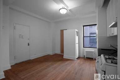 Main picture of 11 W 69th St