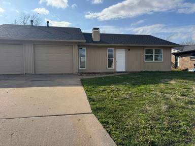 Main picture of 1802 S 14th Pl