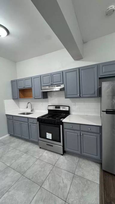 Main picture of 66 Lenox Ave