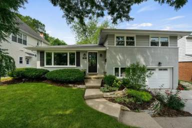 Main picture of 16423 Paulina St