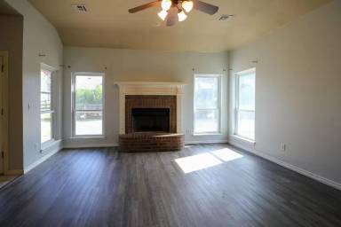 Main picture of 2910 E Pittsburg St