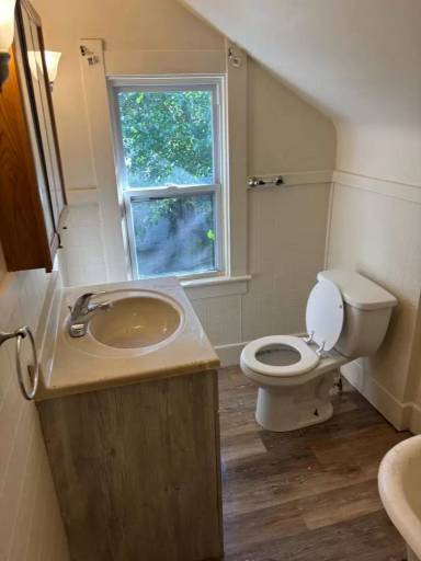 Main picture of 330 E Lake St