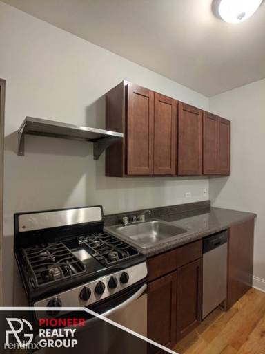 Main picture of 815-23 W Cornelia Ave