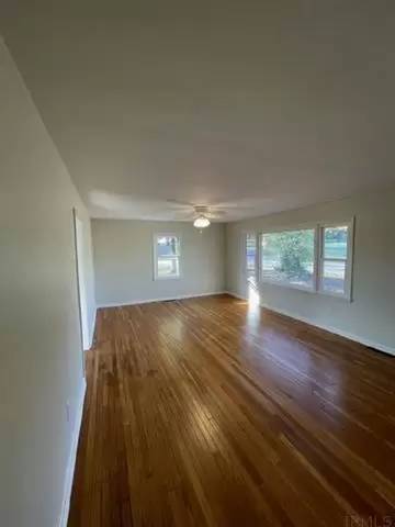 Main picture of 3527 S Rogers St
