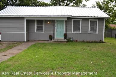 Main picture of 2328 Lee St