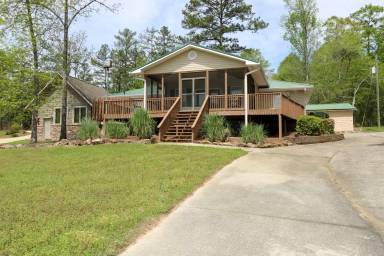 Main picture of 325 Reed Rd