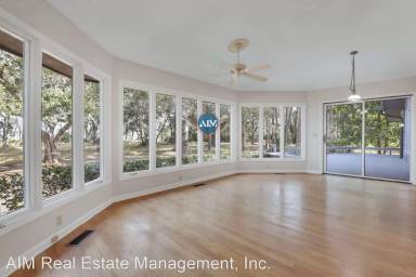 Main picture of 68 Deerfield Rd
