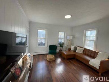 Main picture of 20 Perry Ave