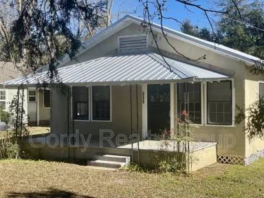 Main picture of 2992 Jefferson St